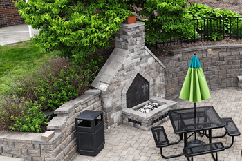 Outdoor fire pit